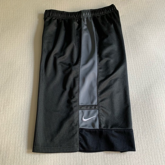 $DROP⬇️ Nike black/gray athletic shorts - Picture 15 of 15